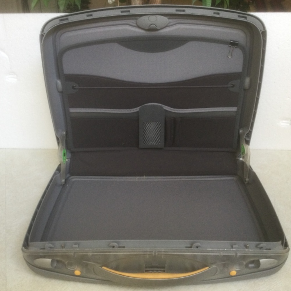 Samsonite briefcase hard shell - Picture 3 of 4